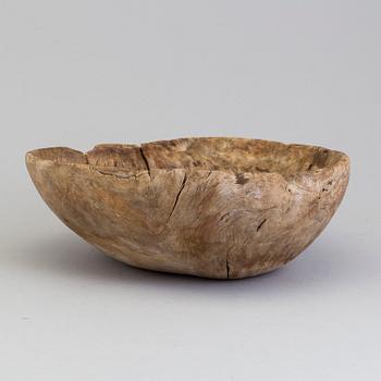 BOLLE, trä, allmoge, daterad 1722.