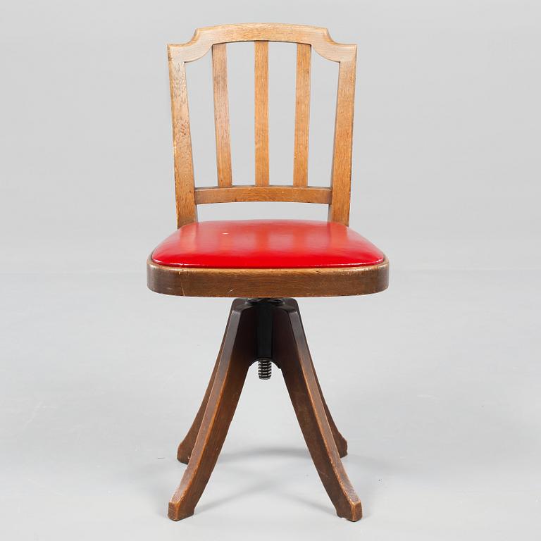 SKRIVBORDSSTOL, 1900-talets andra hälft.