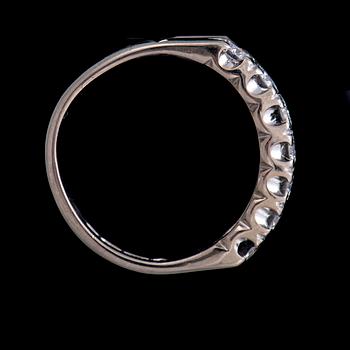 RING, 14K vitguld, briljantslipade diamanter. Vikt ca 3,0 g.