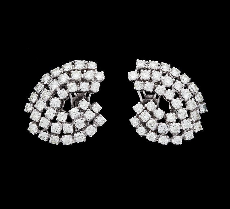 EARRINGS, brilliant cut diamonds, tot. 5.30 cts.