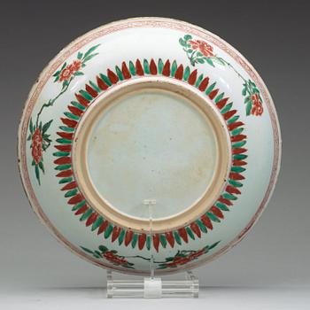 A famille verte dish, Qing dynasty, Kangxi (1662-1722).