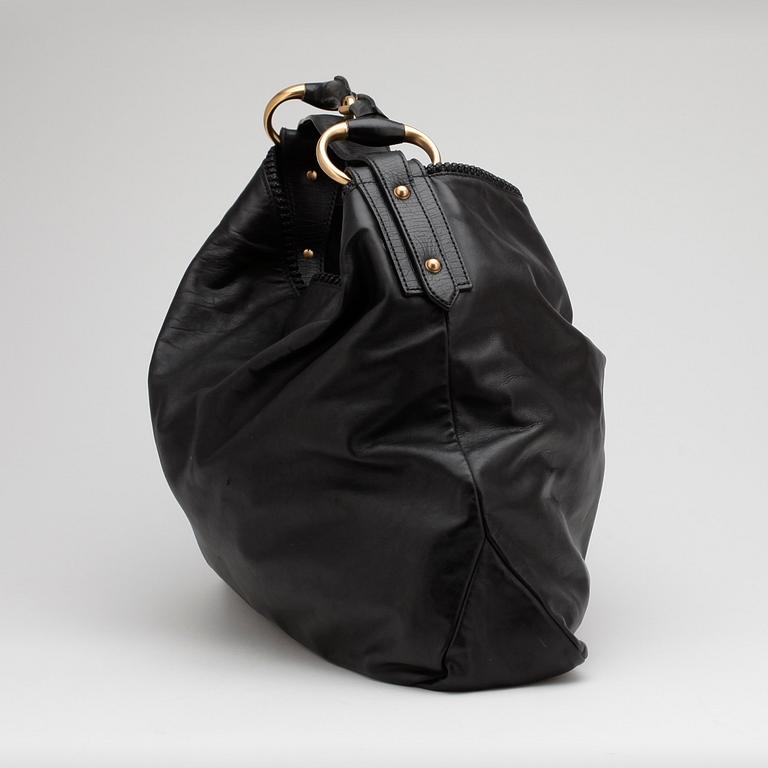 GUCCI, a black leather "Chain - Hobo" / "Hobo Horsebit" bag.