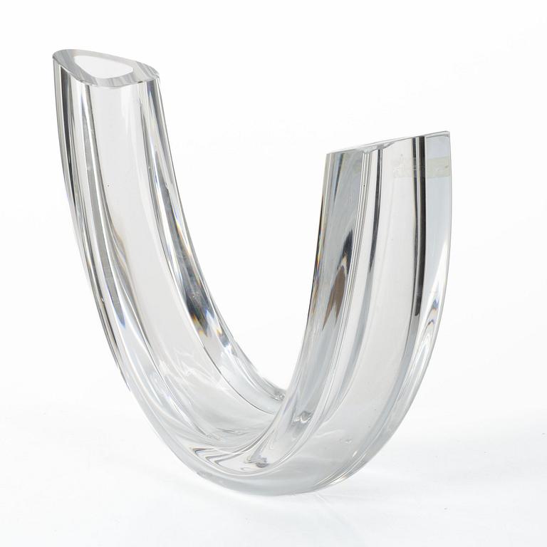 Göran Wärff, A vase / sculpture in clear glass. Signed.