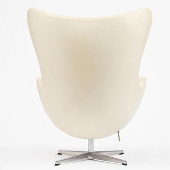 Arne Jacobsen, an "Egg" armchair, Fritz Hansen, Denmark, 2006.