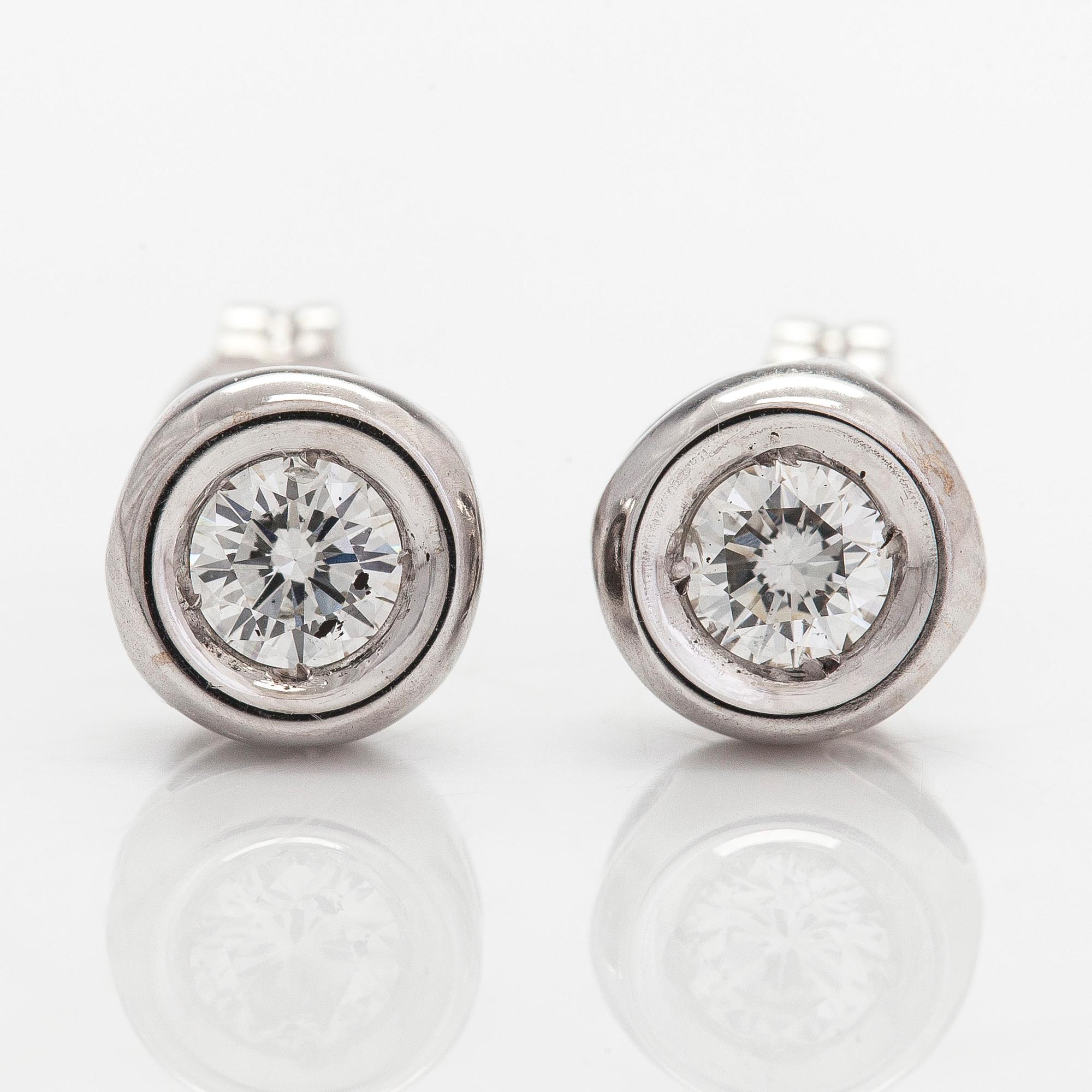 Örhängen, 14K vitguld med briljantslipade diamanter.