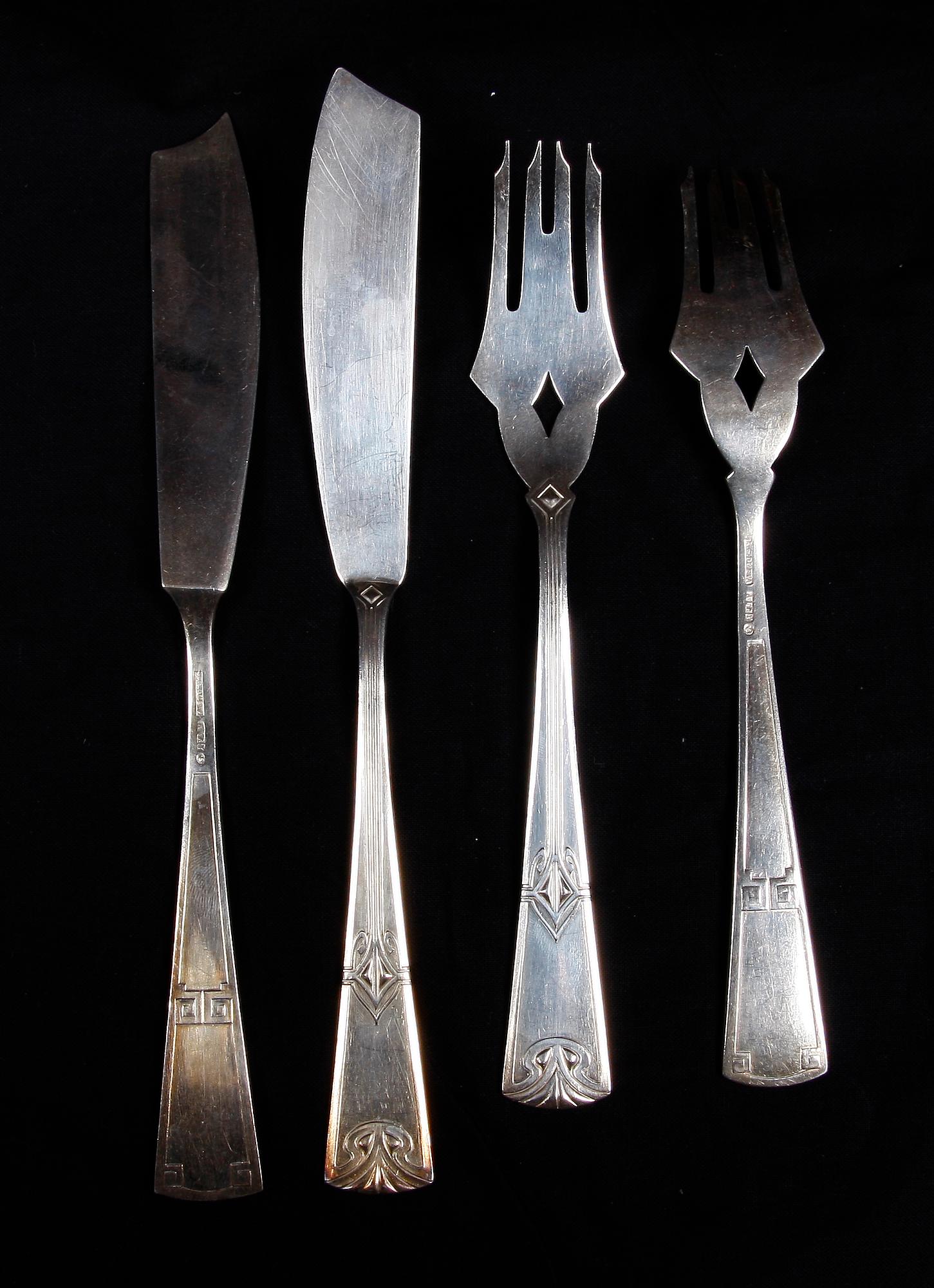 FISKBESTICK, 24 delar. Nysilver. Jugend, 1900-talets början, AG Dufva.