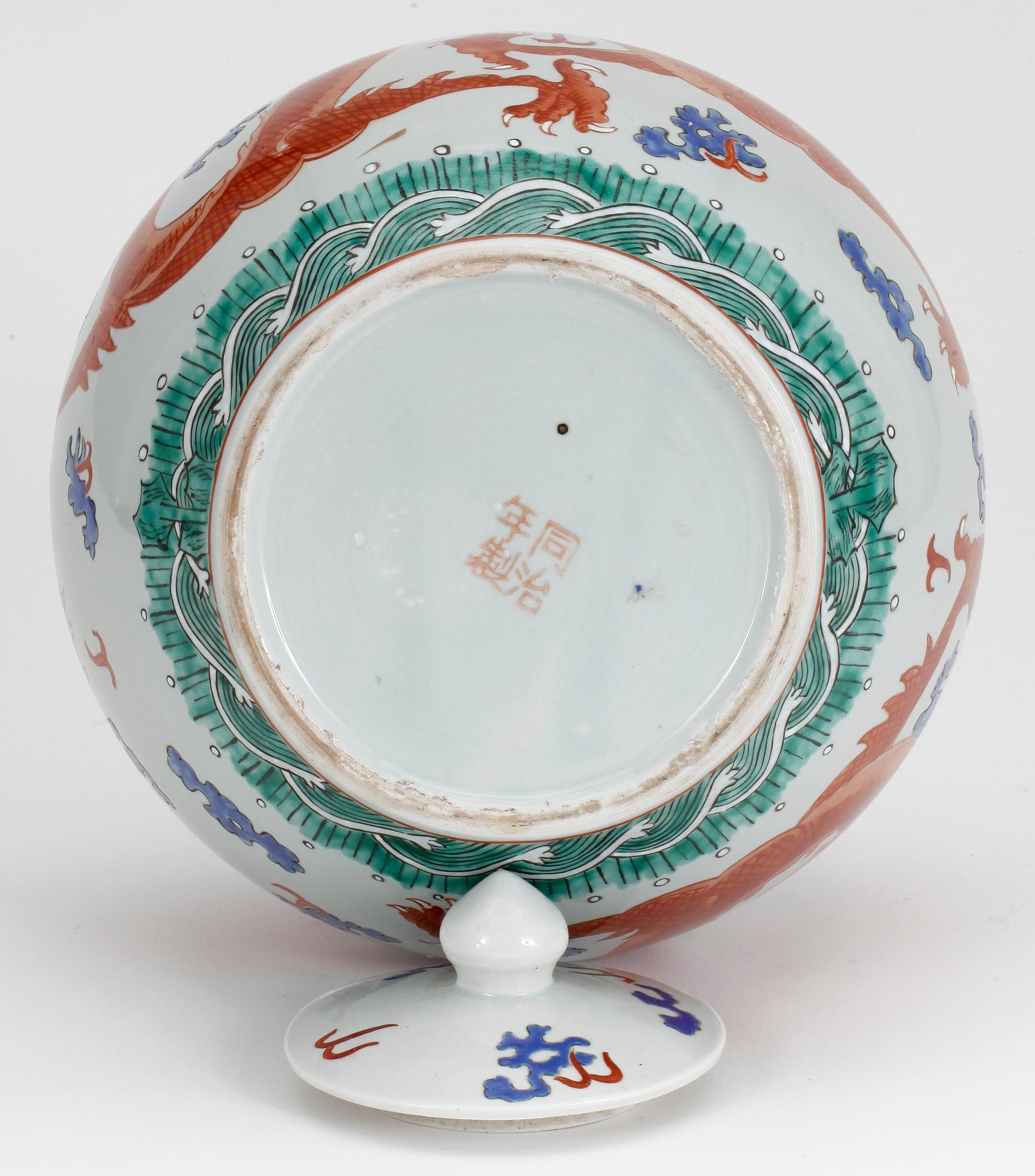 LOCKURNA, porslin, Kina, 1900-tal.