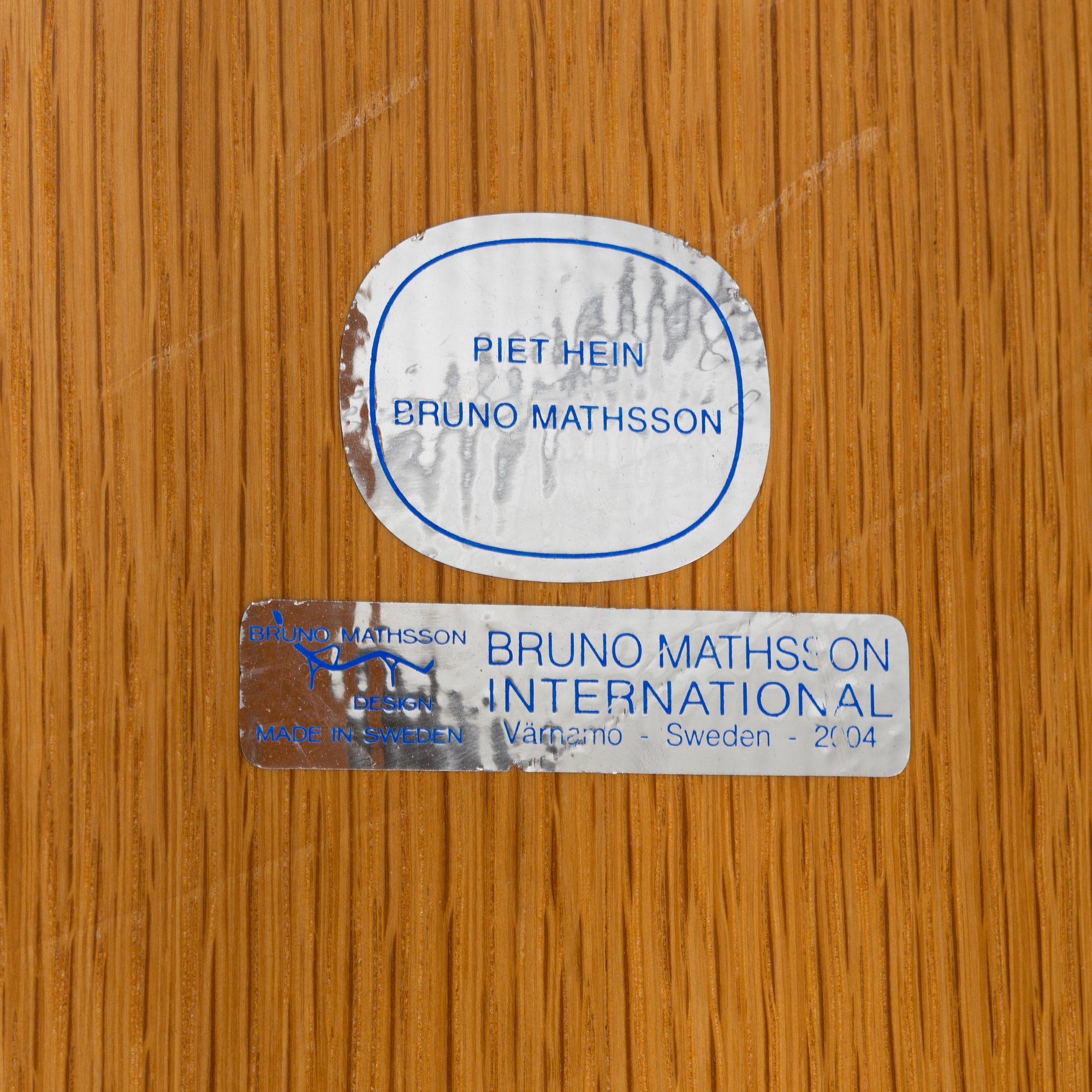 A coffee table by Piet Hein & Bruno Mathsson for Mathsson International, end of the 20th Century.