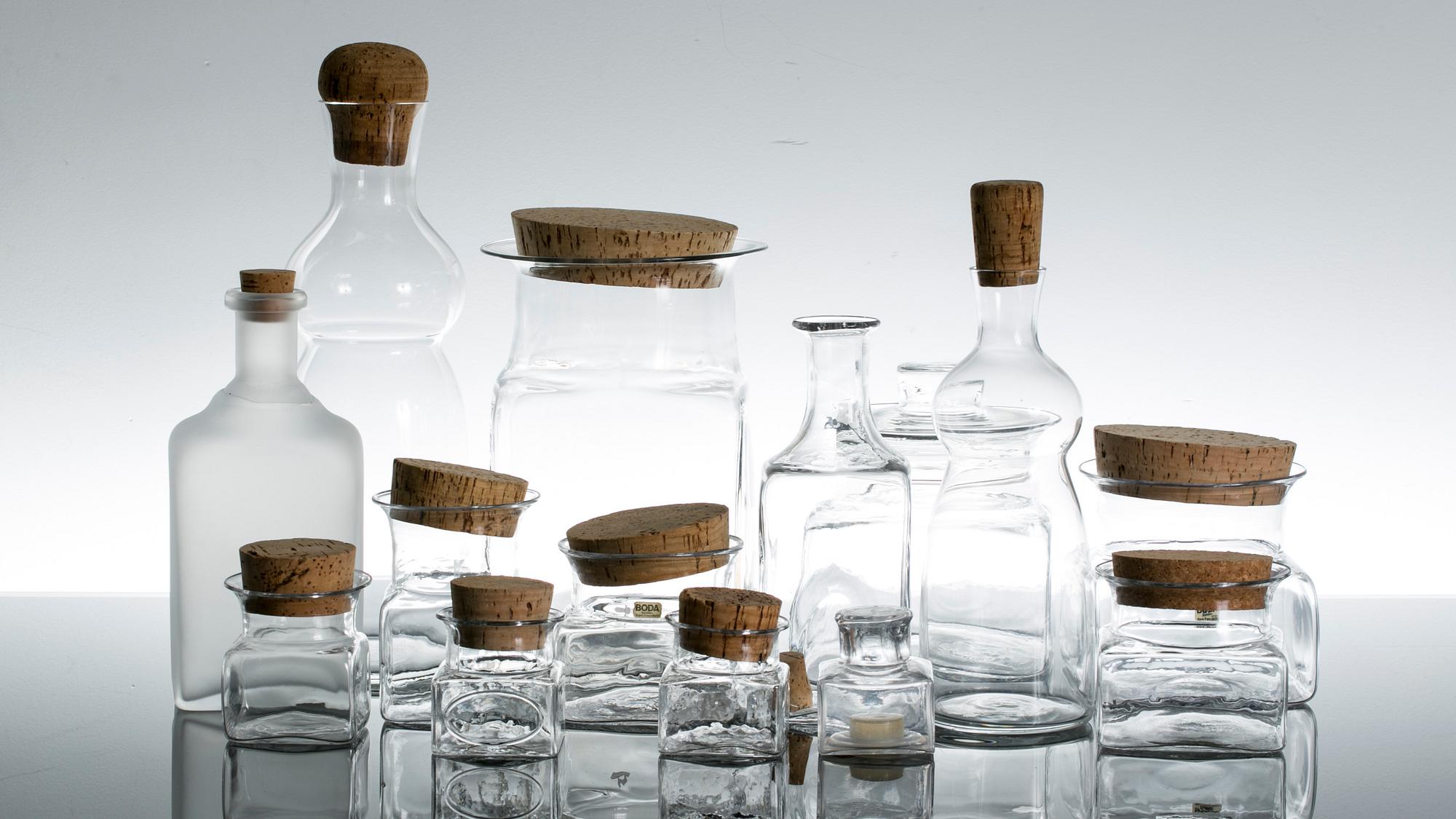 BURKAR, KARAFFER och FLASKOR, glas, 14 st, "Sill/kryddor i kvadrat", Signe Persson-Melin, Boda, 1900-talets andra hälft.