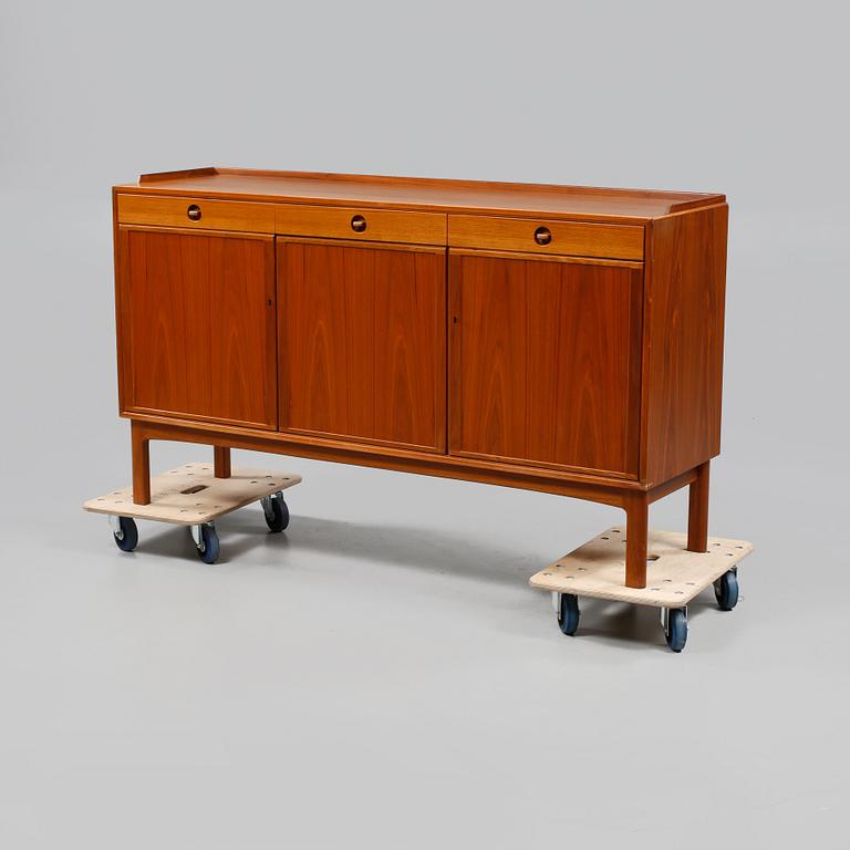 SIDEBOARD, Skaraborgs Möbelindustri, omkring 1900-talets mitt.