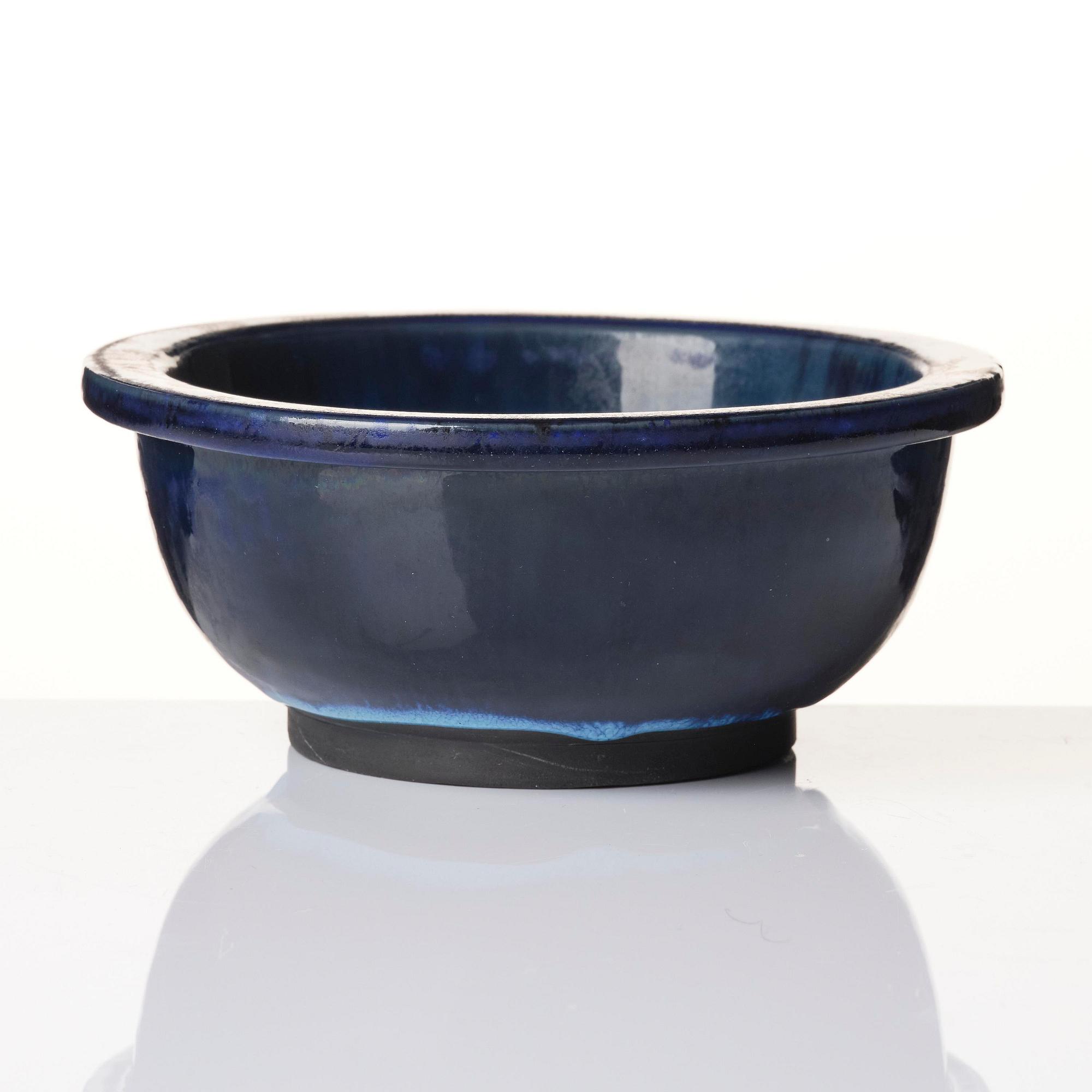 Wilhelm Kåge, a set of two early Farsta stoneware bowls, Gustavsberg 1933 and 1936.