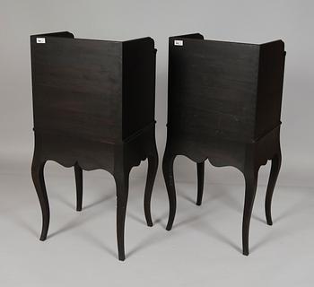 POTTSKÅP, 1 par, rokokostil, för Nationalmuseum, 1900-talets andra hälft.