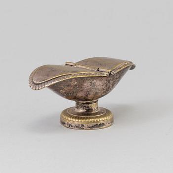 A PLATED WAFER HOLDER, French, 18th century.