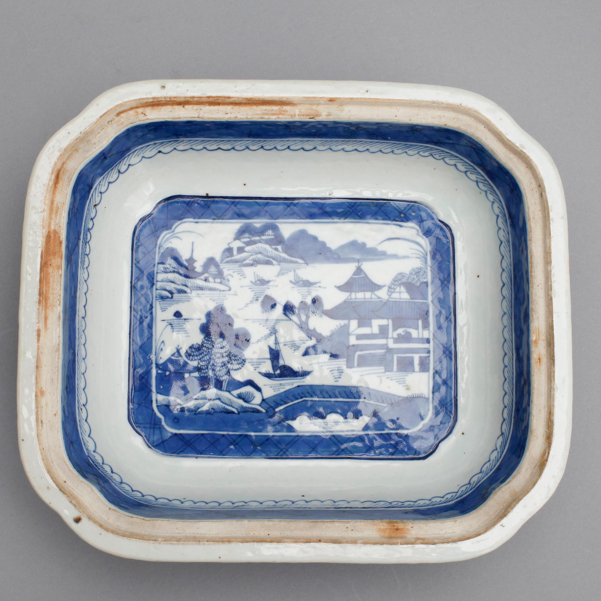 TERRIN MED LOCK, porslin. Qing dynastin, 1800-tal.
