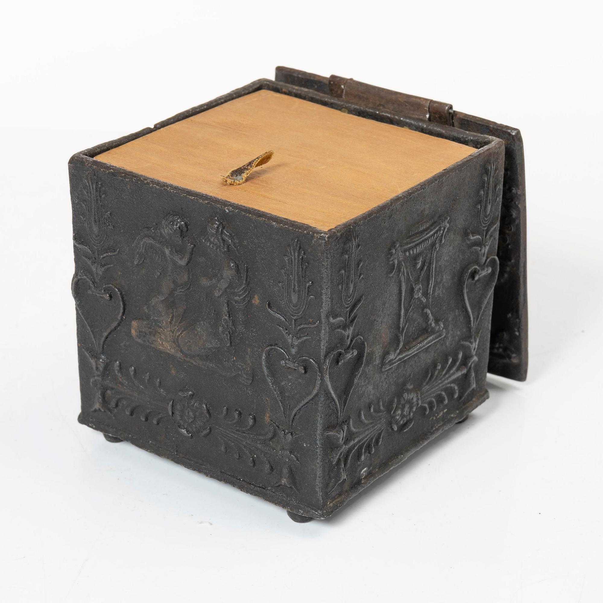 Tobaksburk, troligen Söderfors bruk, Uppland, daterad 1837, Empire.