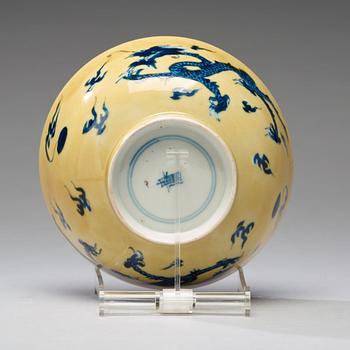 SKÅL, porslin. Qingdynastin, 1600/1700-tal.