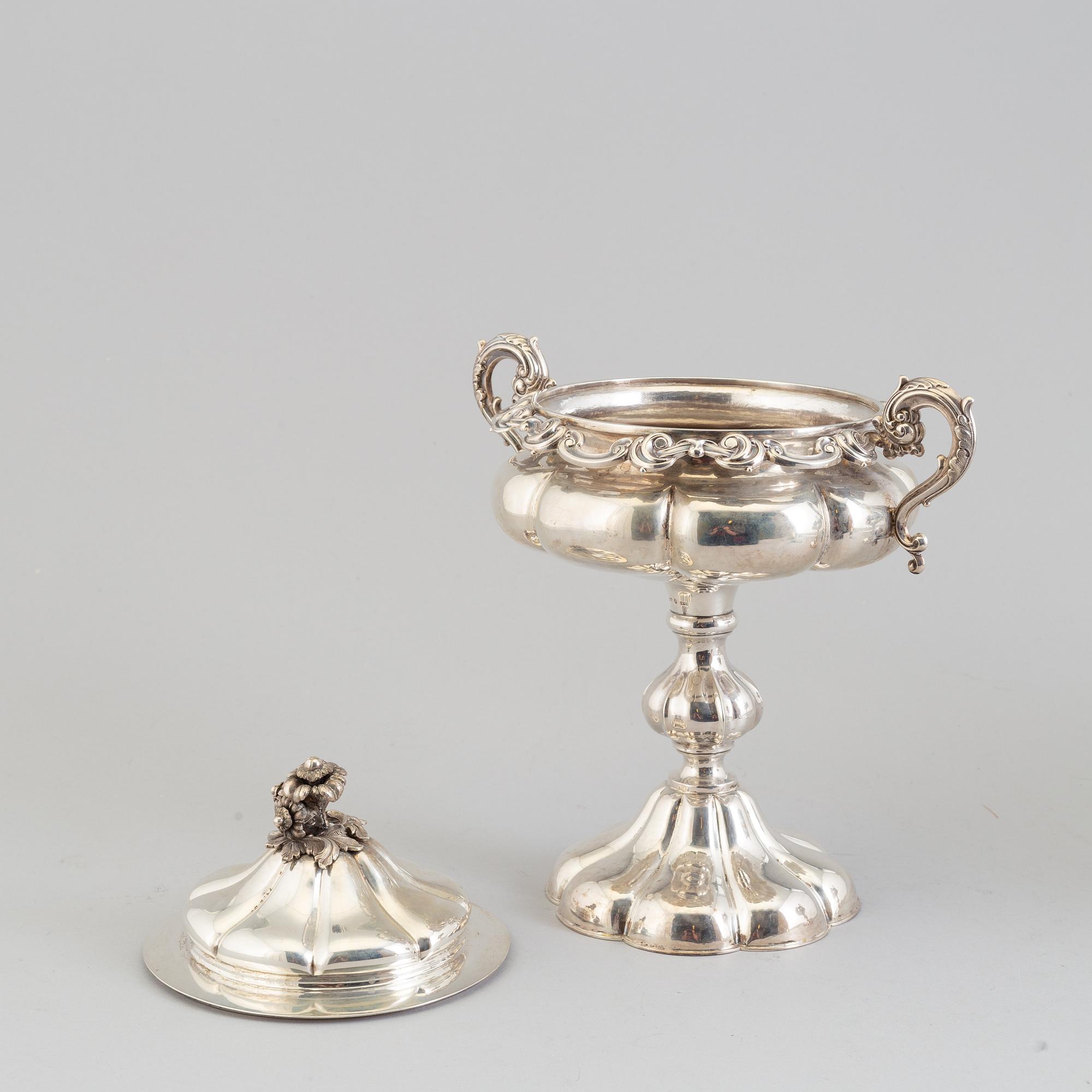 A pair of silver bonbonieres, Lars Larsson, Gothenburg, 1853.