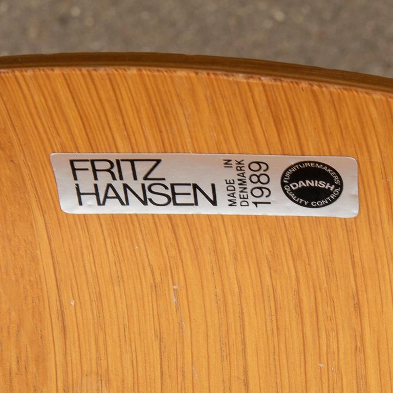 Arne Jacobsen, "Sjuan" desk chair for Fritz Hansen, latter part of the 20th century.