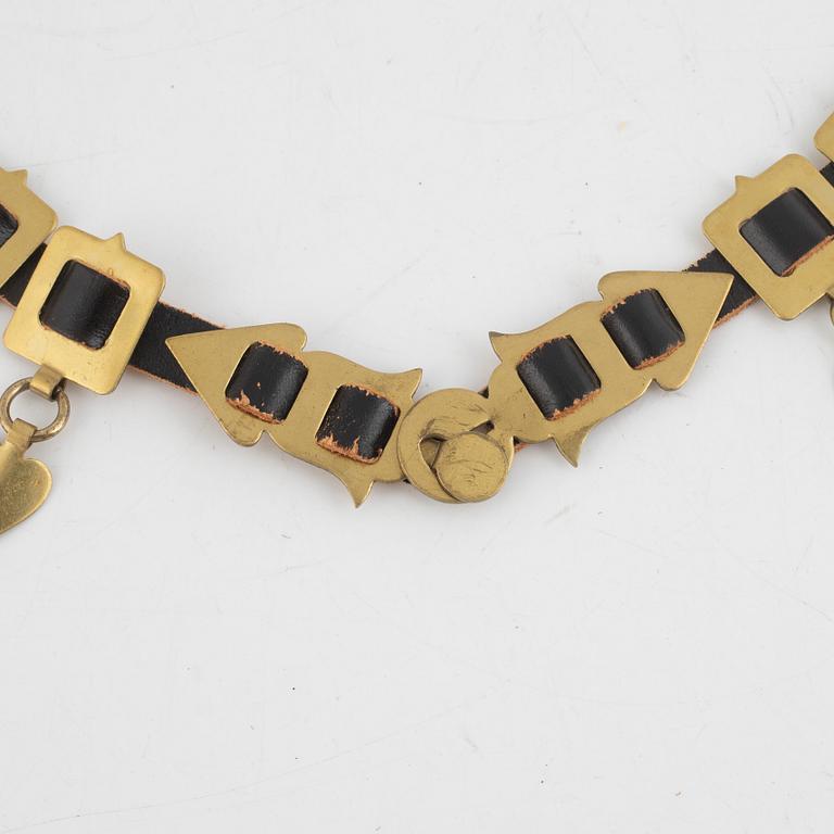 A Finnish brass and leather belt, 20th century.