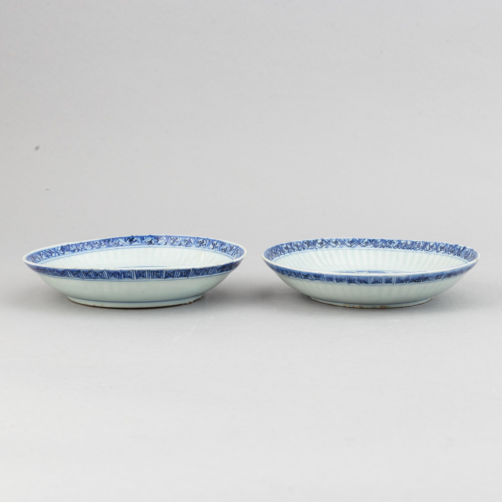 A pair of blue and white dishes, Ming dynasty (1368-1644).
