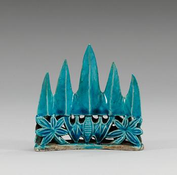 A turkoise glazed brush stand, Qing dynasty (1644-1912).