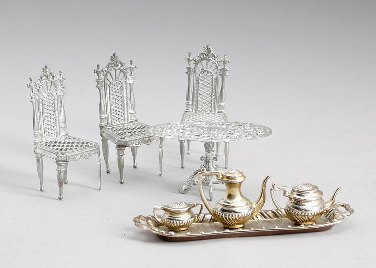 DOCKSKÅPSMÖBLER, 5 delar, metall, 1900-talets andra hälft.