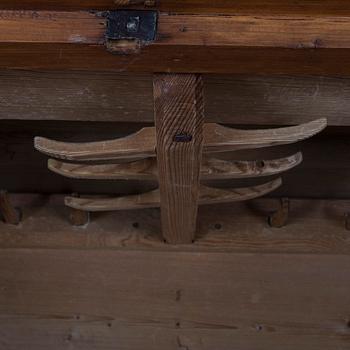 KLÄDSKÅP, 1800-tal.