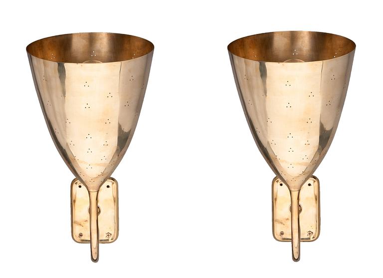 Paavo Tynell, A SET OF TWO WALL LAMPS.