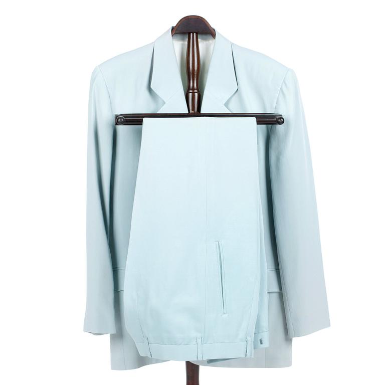 HÄGER, a paleblue men´s suit with jacket and pants, size M.
