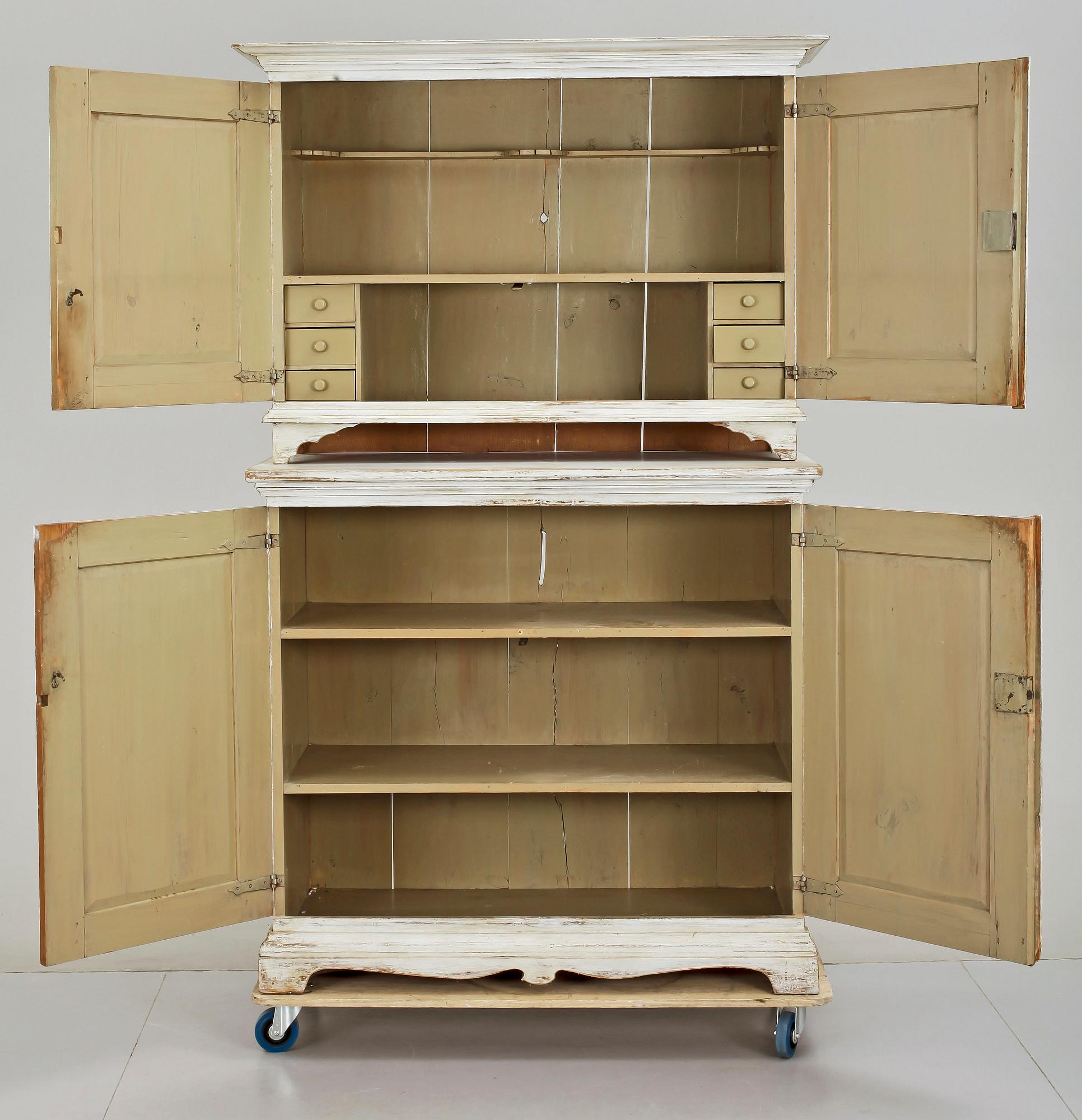 SERVERINGSSKÅP, sengustaviansk stil, 1800-tal.