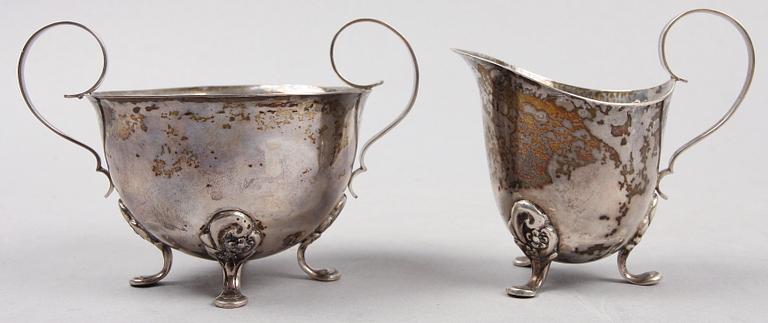 SOCKERSKÅL SAMT GRÄDDKANNA, silver, rokokostil, SPN, Sverige 1952.