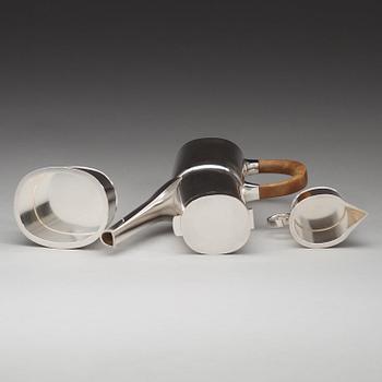 Sigurd Persson, a set of sterling coffeepot (1976), sugar and creamer (1987), Stockholm.