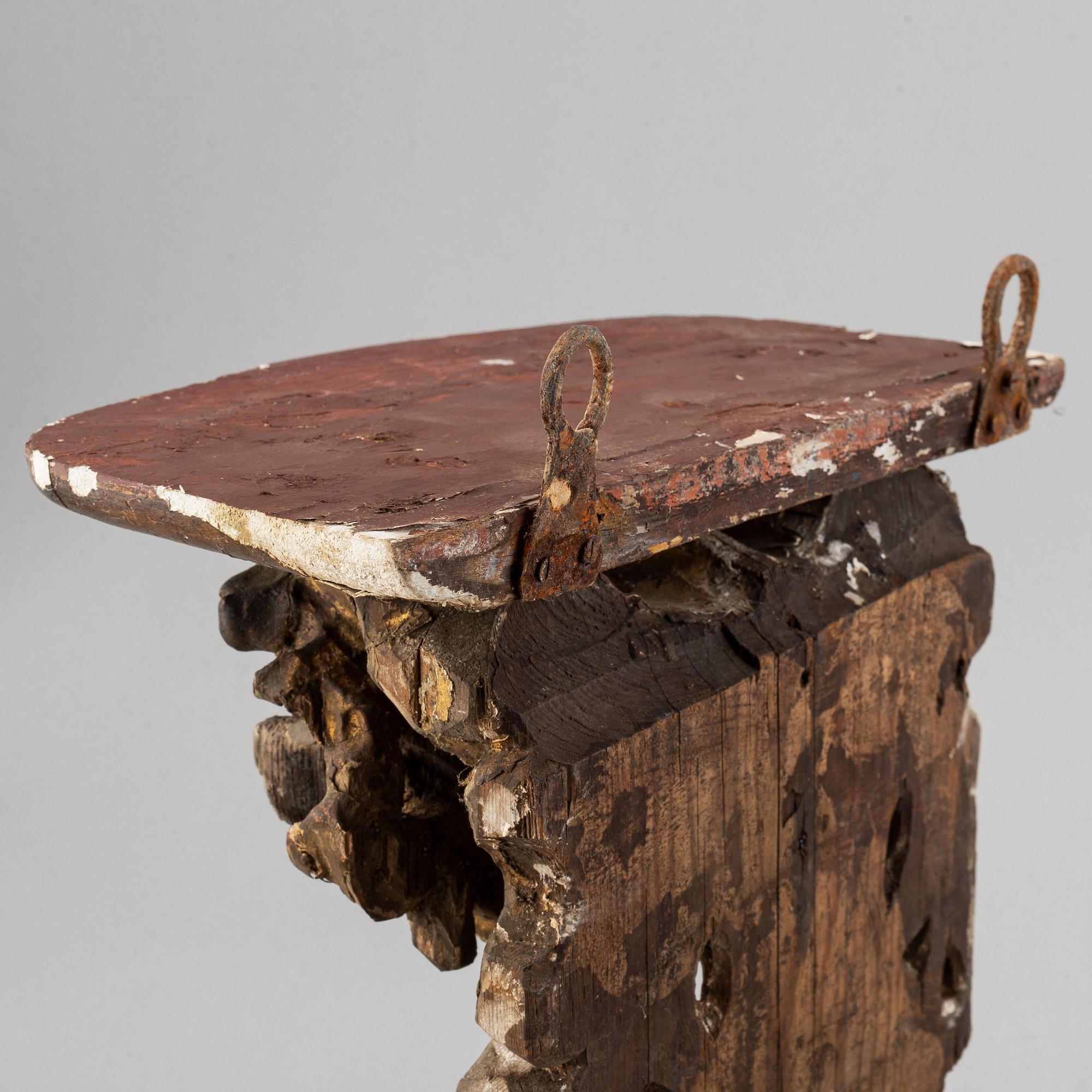 A pair of carved wood wall sconces, 18th/19th century.