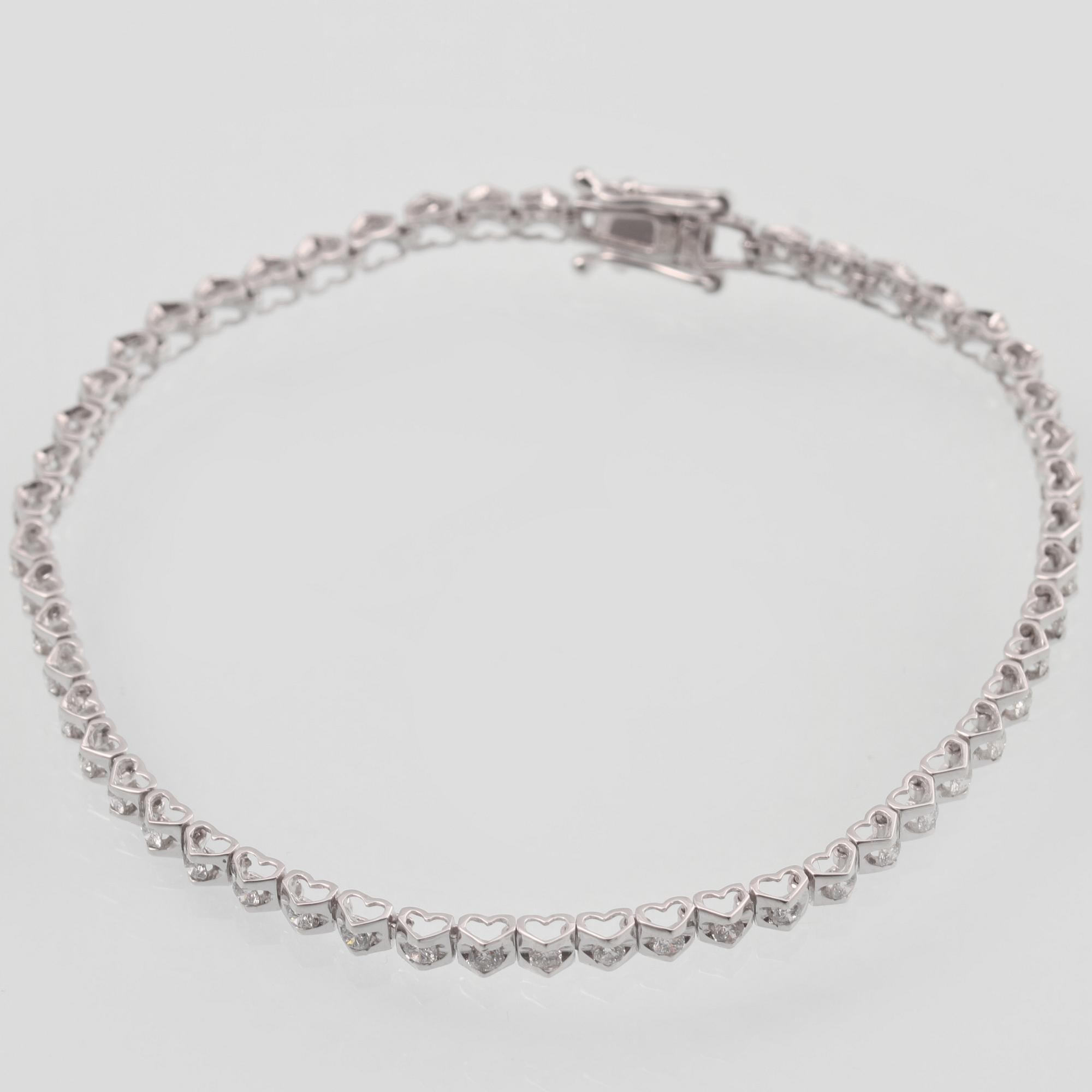 ARMBAND, 18K vitguld med 51 briljantslipade diamanter ca 0.94 ct. Vikt 4,7 gram.