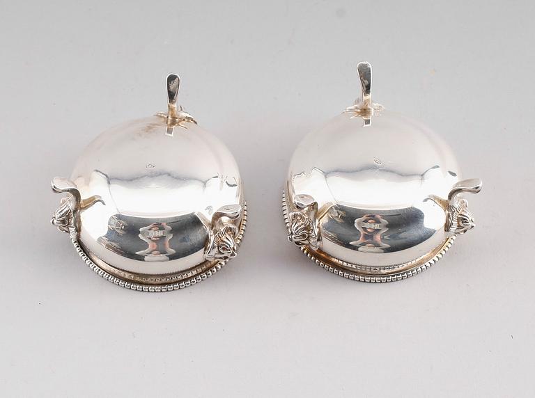 SALTKAR, 1 par, silver, otydliga stämplar, möjligen Frankrike,  omkring år 1900. Total vikt ca 131 g.