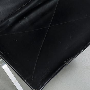 A pair of "PK22" chairs, designed by Poul Kjaerholm, made by Fritz Hansen in 1989.