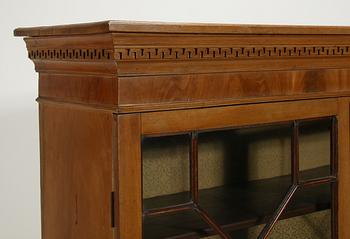 BOKSKÅP. England. 1700/1800-tal.