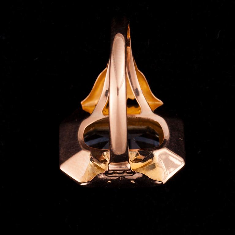 RING, 14K guld, syntetisk spinell. Vikt ca 5,0 g.