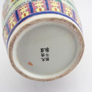 A Chinese porcelain vase 20th century.