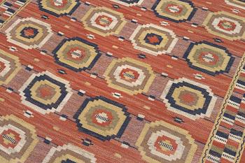 Märta Måås-Fjetterström, a 'Röda åttan' carpet, flat weave, c. 267 x 202 cm, signed MMF.