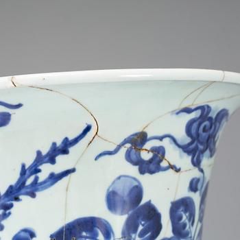 VAS, porslin. Japan, Genroku, omkring 1700.