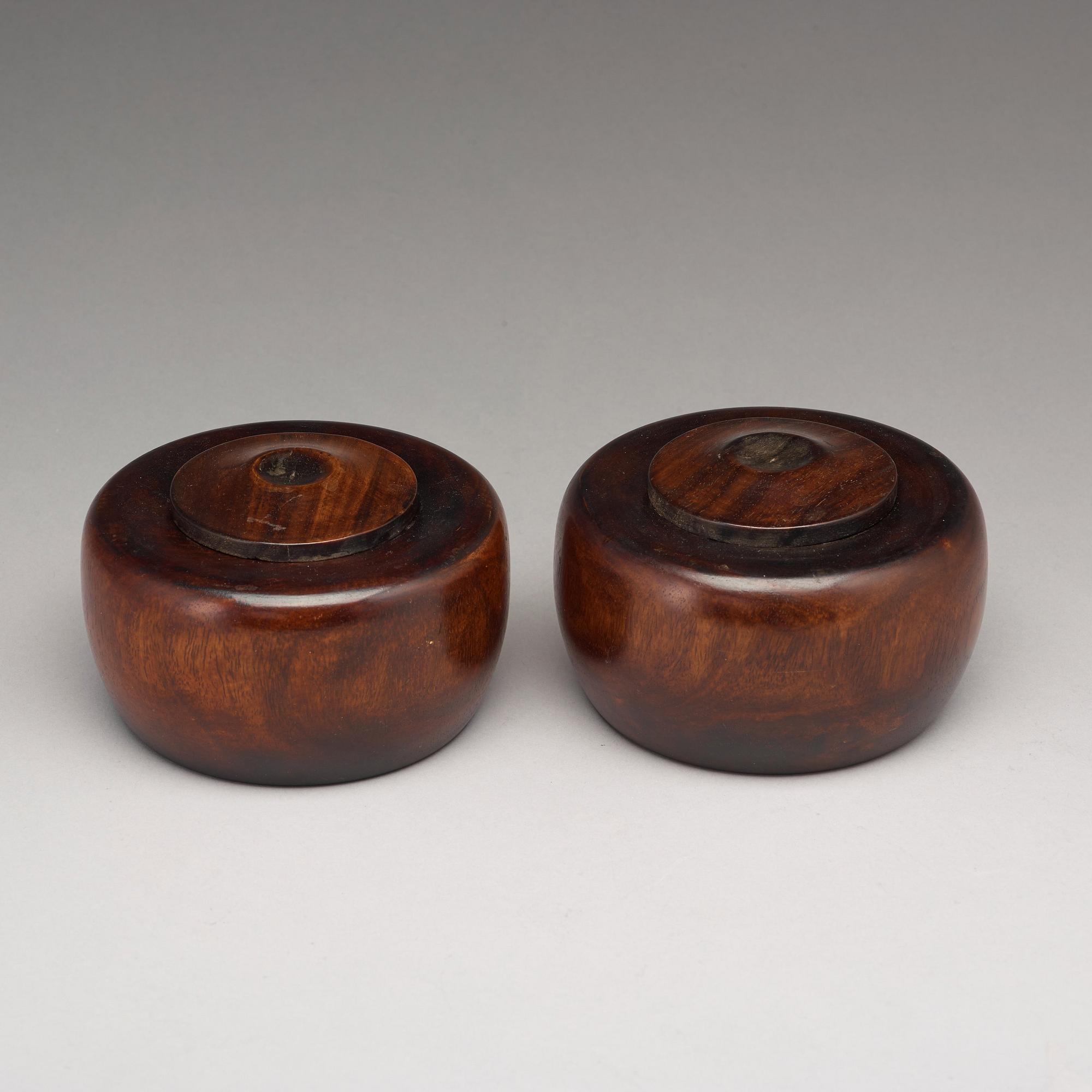 A pair of wooden Weiqi boxes with covers, Qing dynasty (1664-1912).