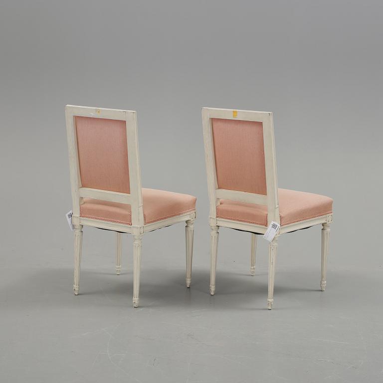 STOLAR, ett par, gustaviansk stil, 1900-tal.