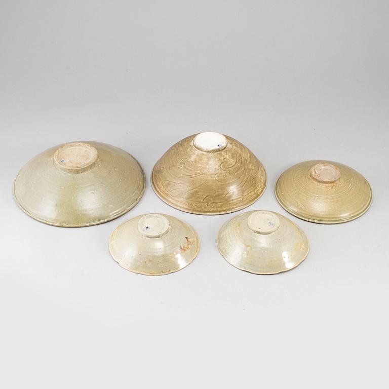 A group of five Southeast asian ceramic dishes, 17th-19th century.