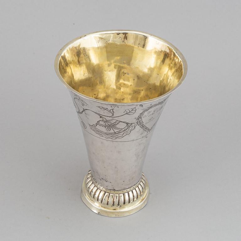 A Swedish 19th century parcel-gilt silver beaker, mark of JP Molér, (Visby) 1820.