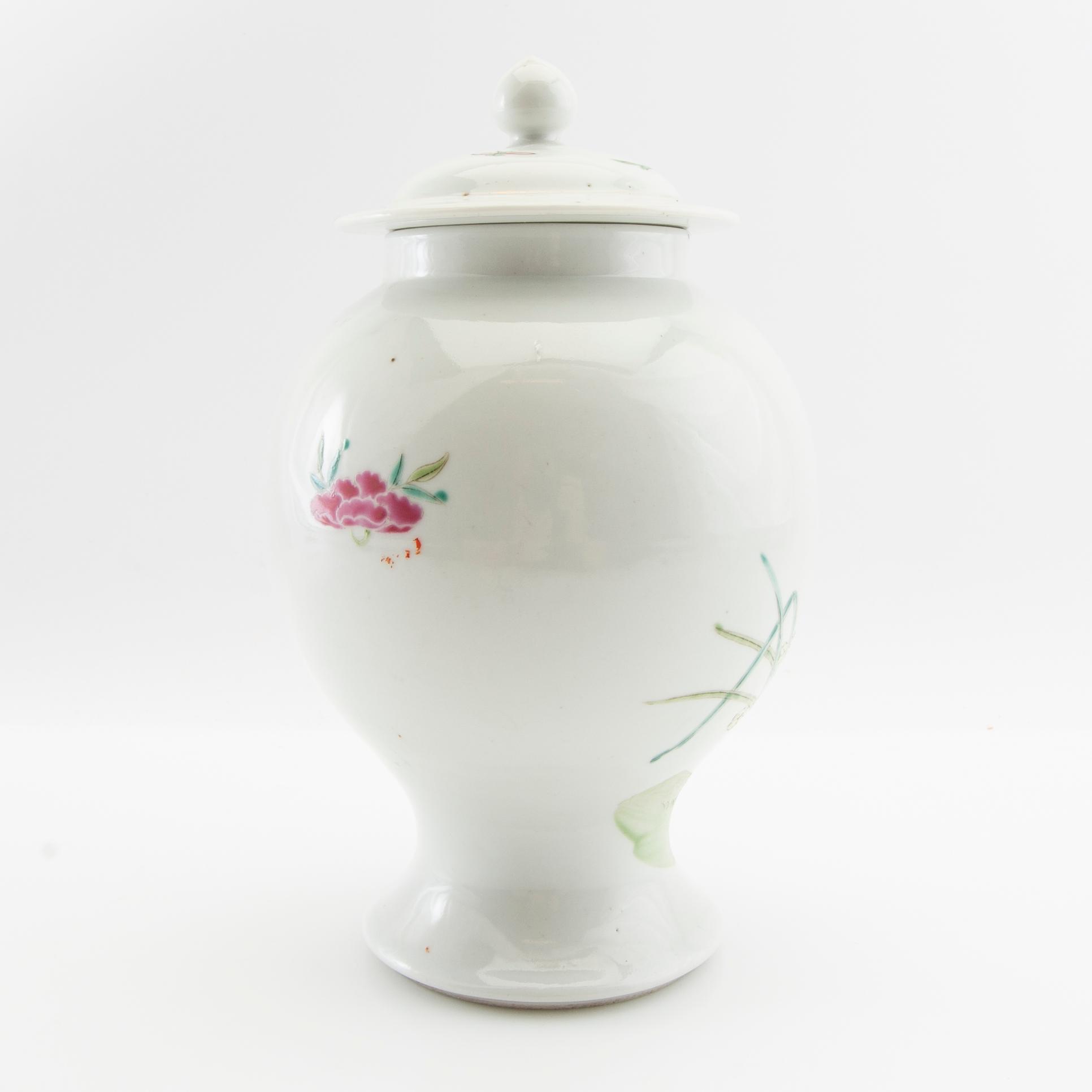 Lock urn China, 19th century porcelain.