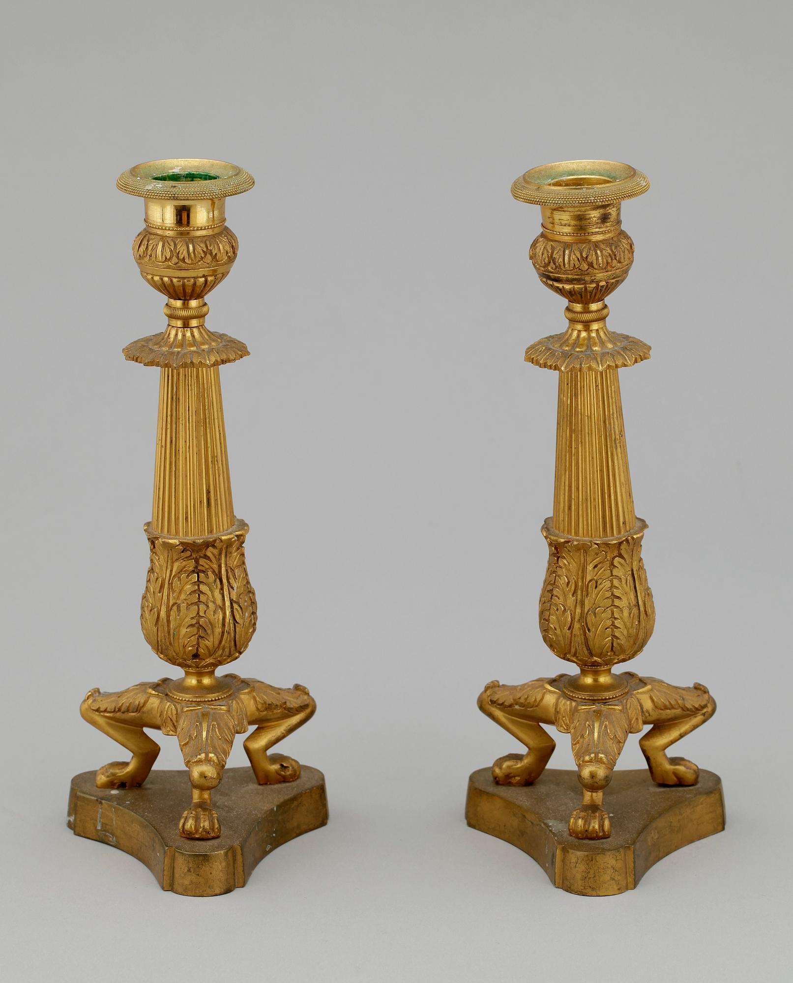 LJUSSTAKAR, ett par, mässing, senempire, 1800/1900-tal.