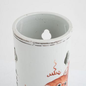 A Chinese porcelain hat stand, early 20th century.