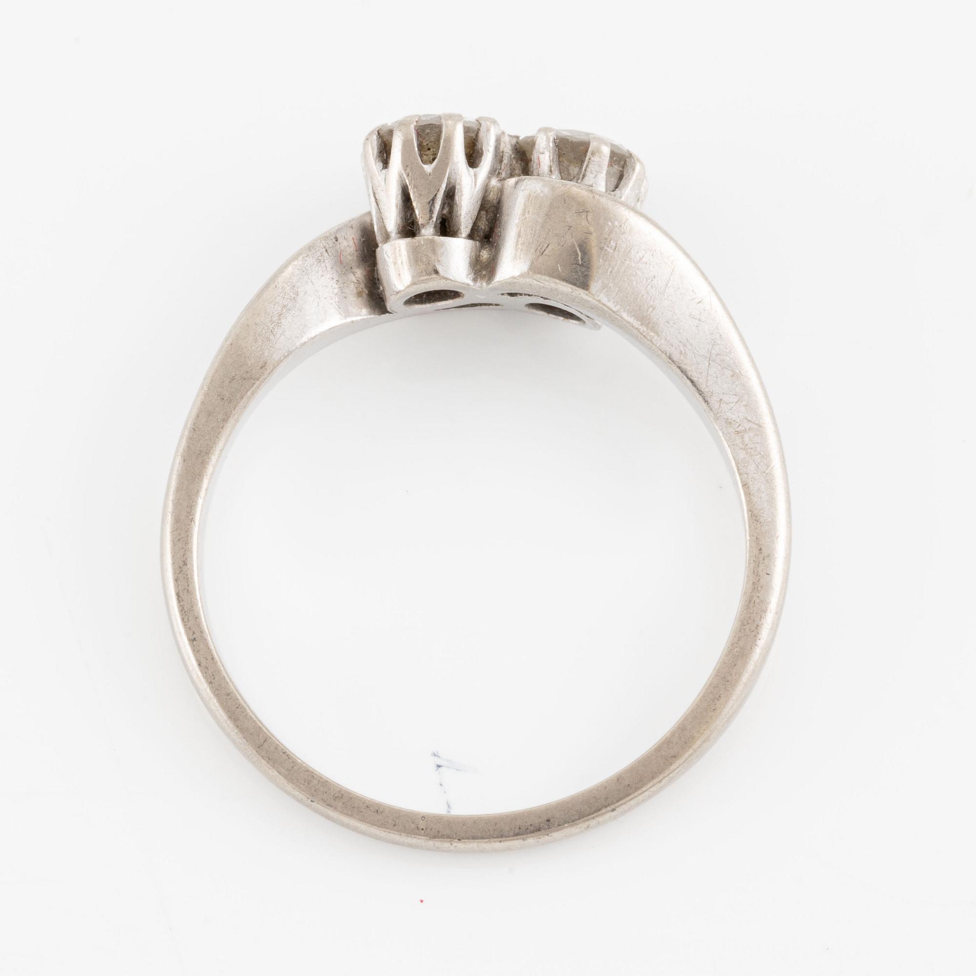 Ring, 18K white gold with two brilliant-cut diamonds.