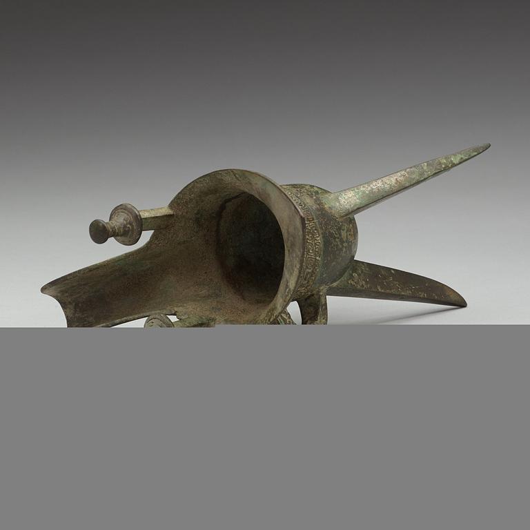 An archaic bronze ritual libation vessel (Jue), presumably Shang dynasty (1600 BC-1046 BC).